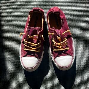 Women’s Size 7 converse all star shoes